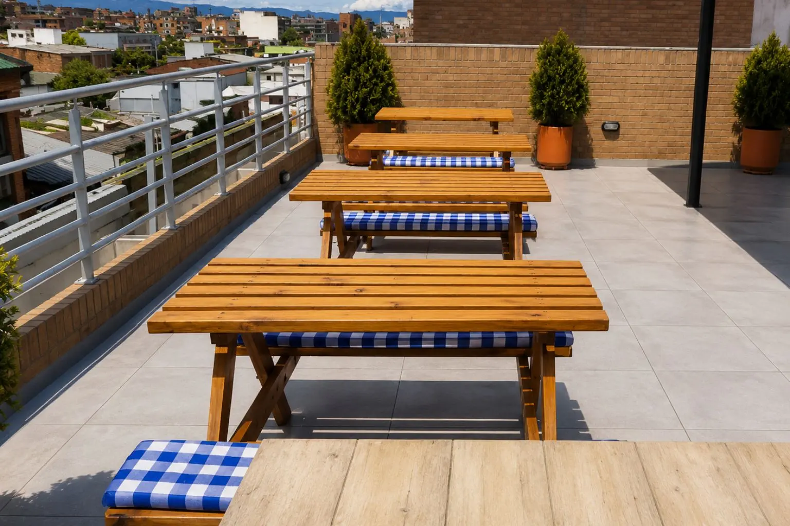 alquiler de mesas con cojines picnic