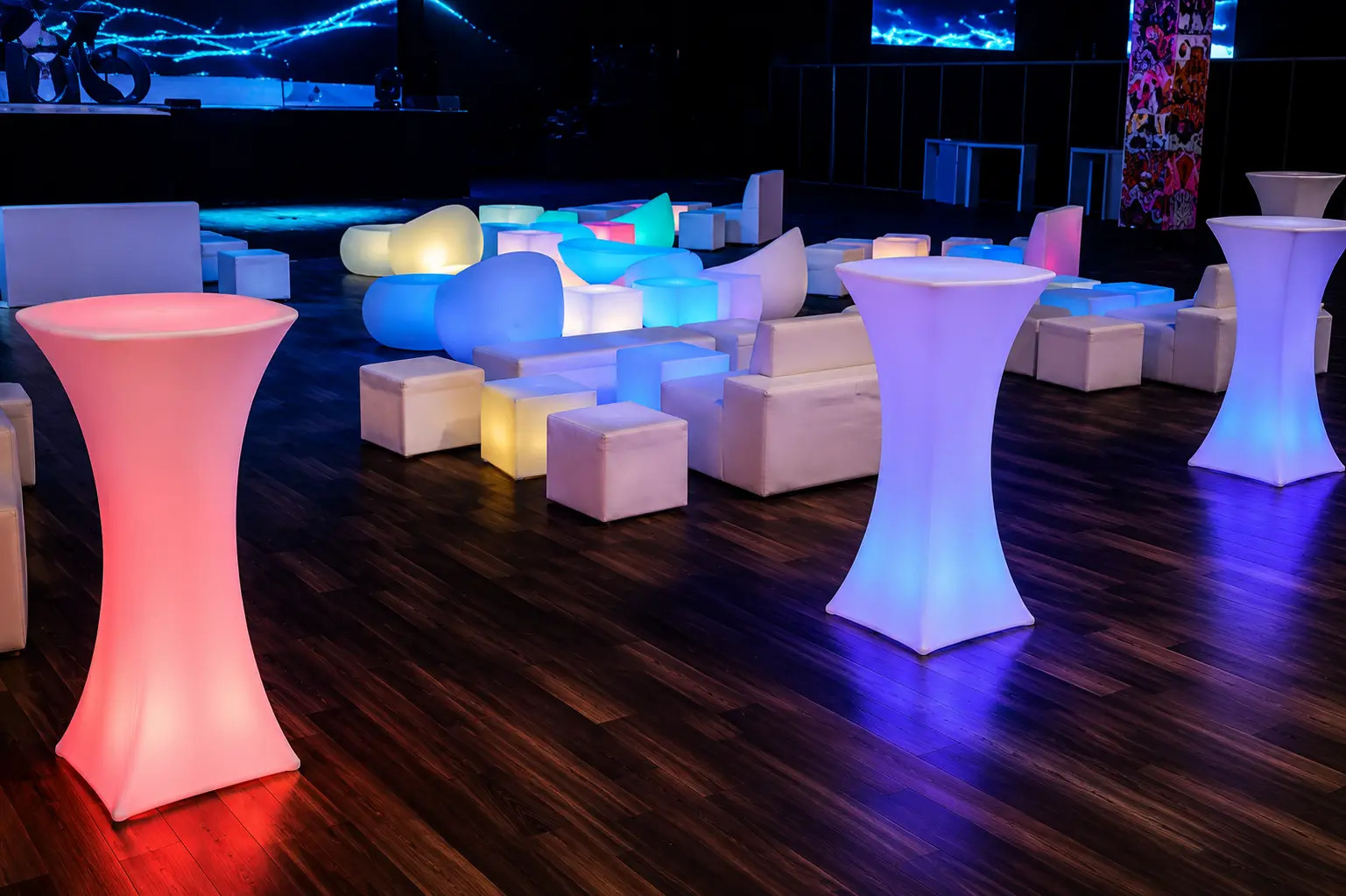alquiler de mesas y sillas led